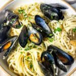 Mussels in butter garlic sauce featured image.