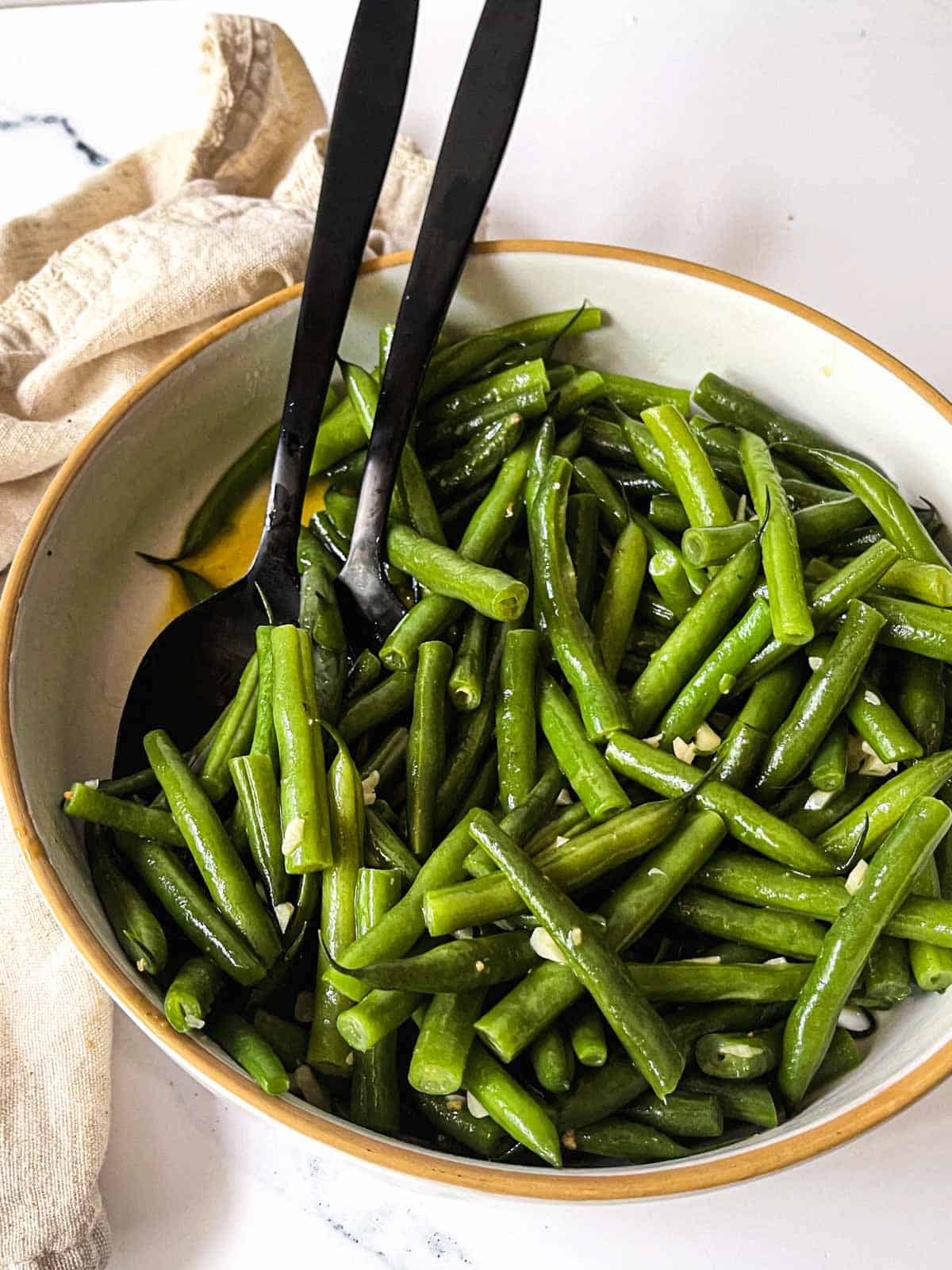 plated green beans. 