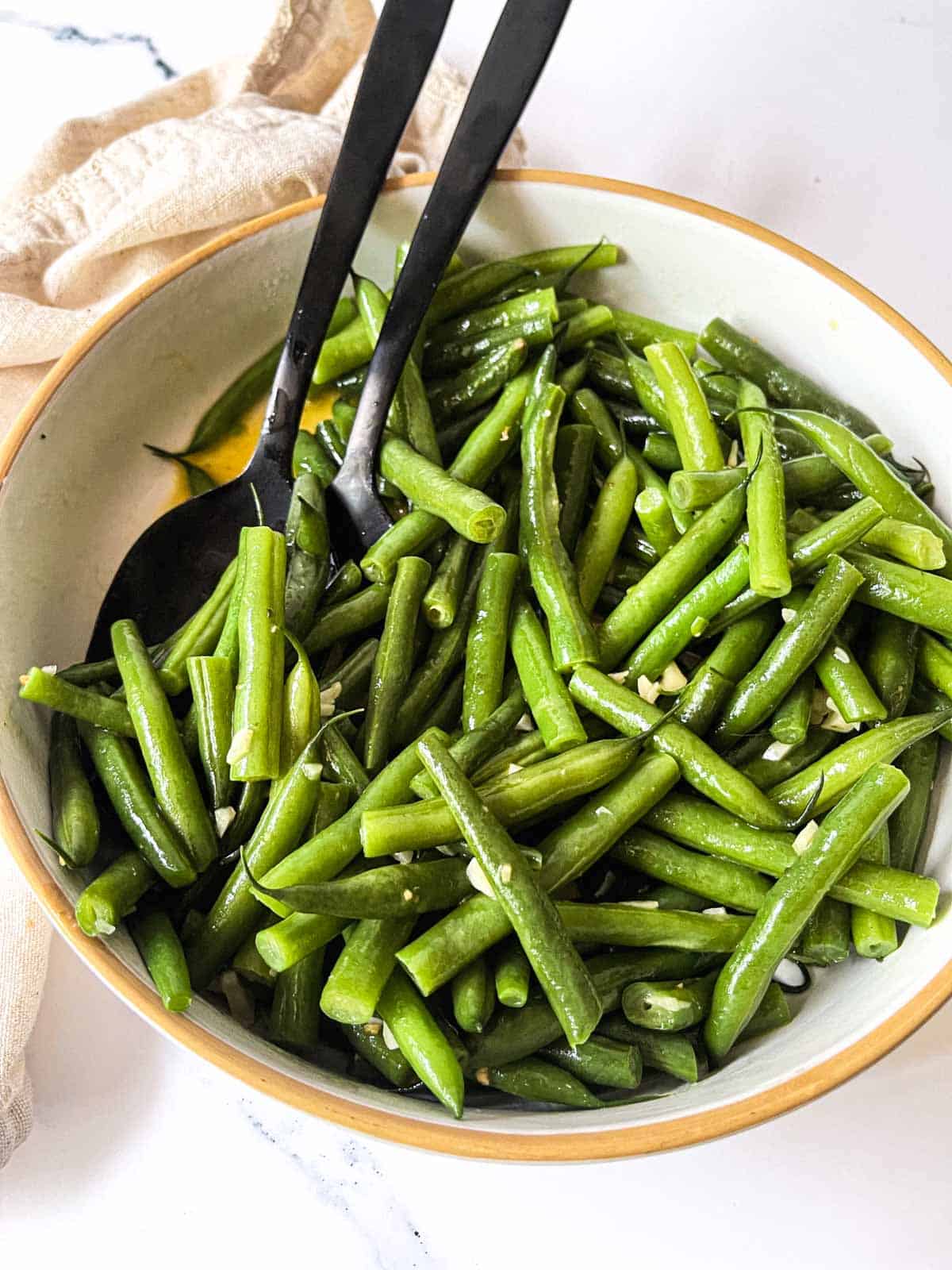 plated green beans.