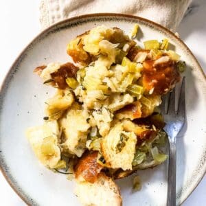 sourdough stuffing recipe featured image.