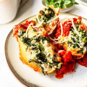 Meat stuffed shells featured image.