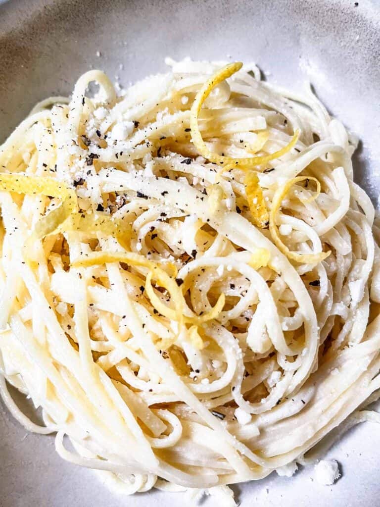 Tagliolini al limone in a bowl.